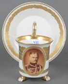 Porträttasse „Generalfeldmarschall August von Mackensen“ mit Unterschale. Berlin KPM 1914-1918. Die
