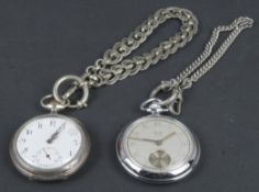 Zwei Taschenuhren, u.a. Kienzle, mit Uhrenketten. Silber / versilbert. (Funktion ungeprüft)