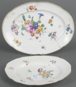 Zwei ovale Platten. Frankenthal 1776-81. Porzellan, bunt bemalt mit Floraldekor; verso unterglasurb