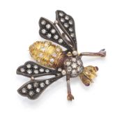 BROCHE EN OR, ARGENT, RUBIS SYNTHÉTIQUES ET DIAMANTS