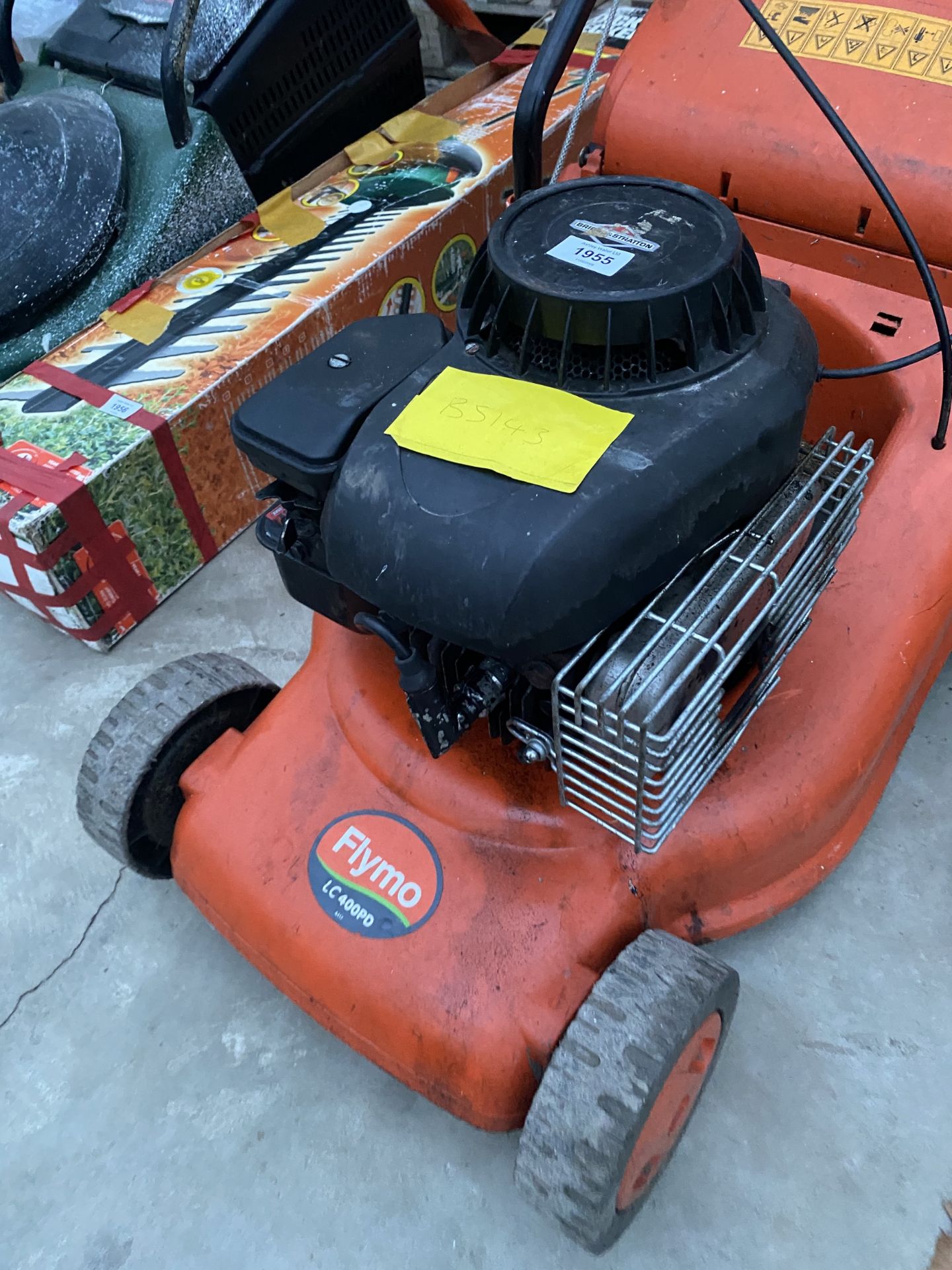 A FLYMO LC400PD PETROL LAWN MOWER - Image 2 of 4
