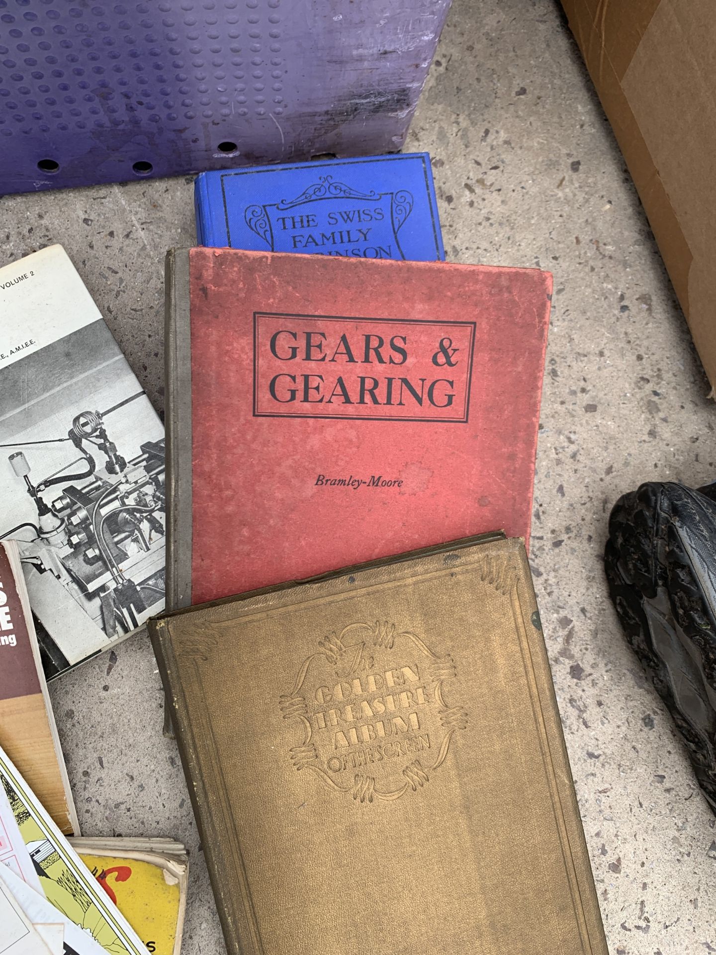 AN ASSORTMENT OF VARIOUS HARDBACK BOOKS - Image 2 of 4