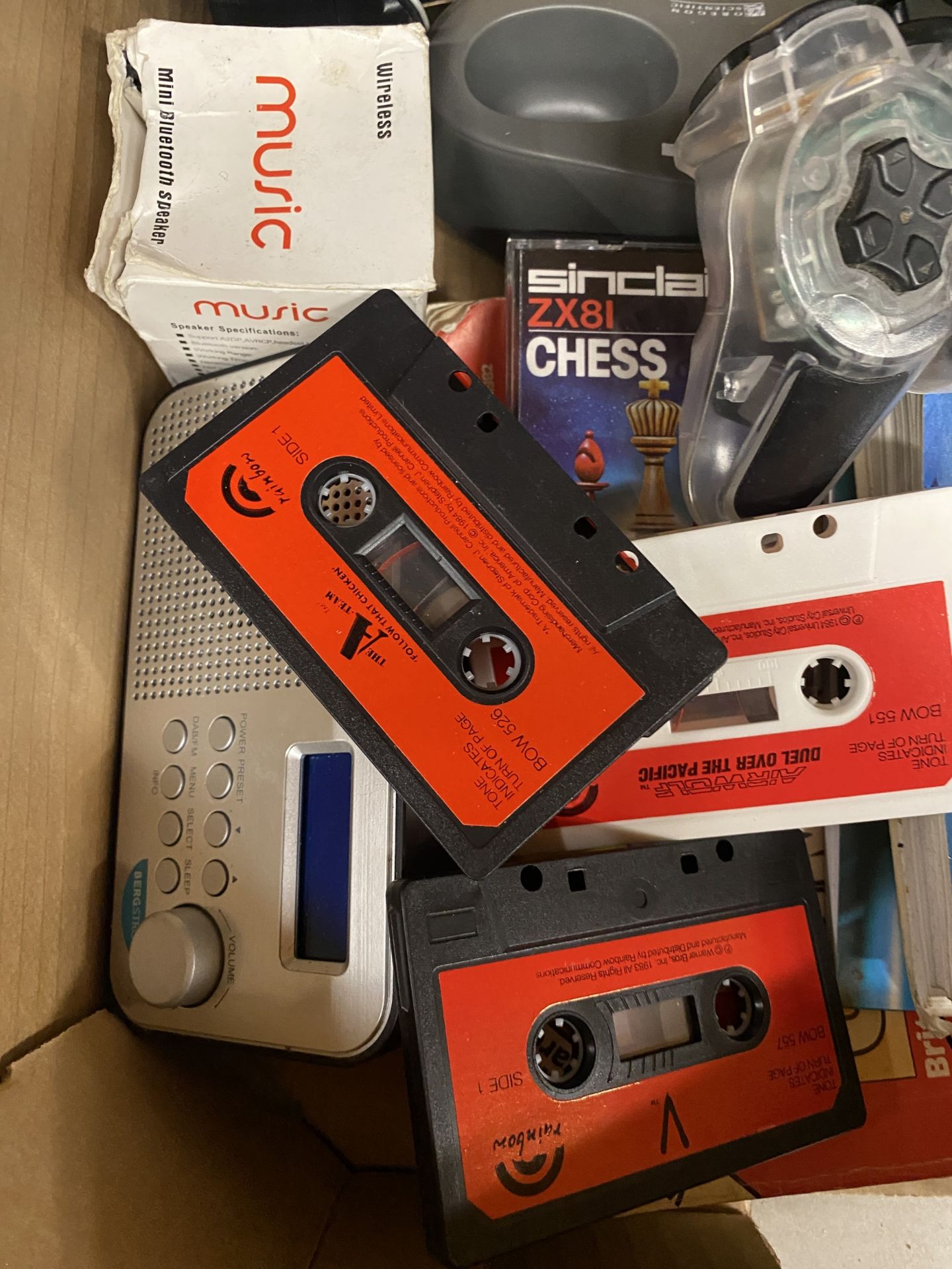 A QUANTITY OF SINCLAIR GAMES, BOOKS, A RADIO, ETC - Image 3 of 4
