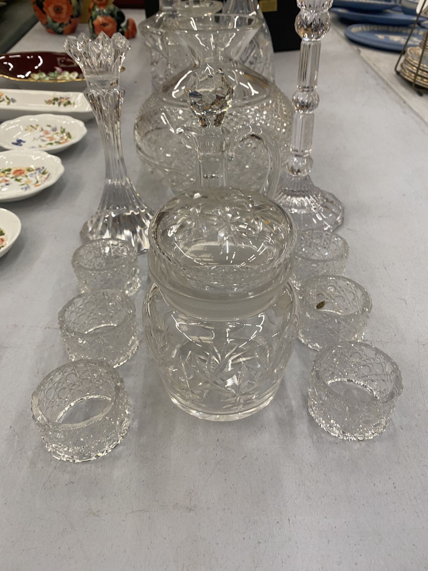 A LARGE ASSORTMENT OF CUT GLASS ITEMS TO INCLUDE DECANTERS, VASES, CANDLESTICKS ETC - Image 2 of 8