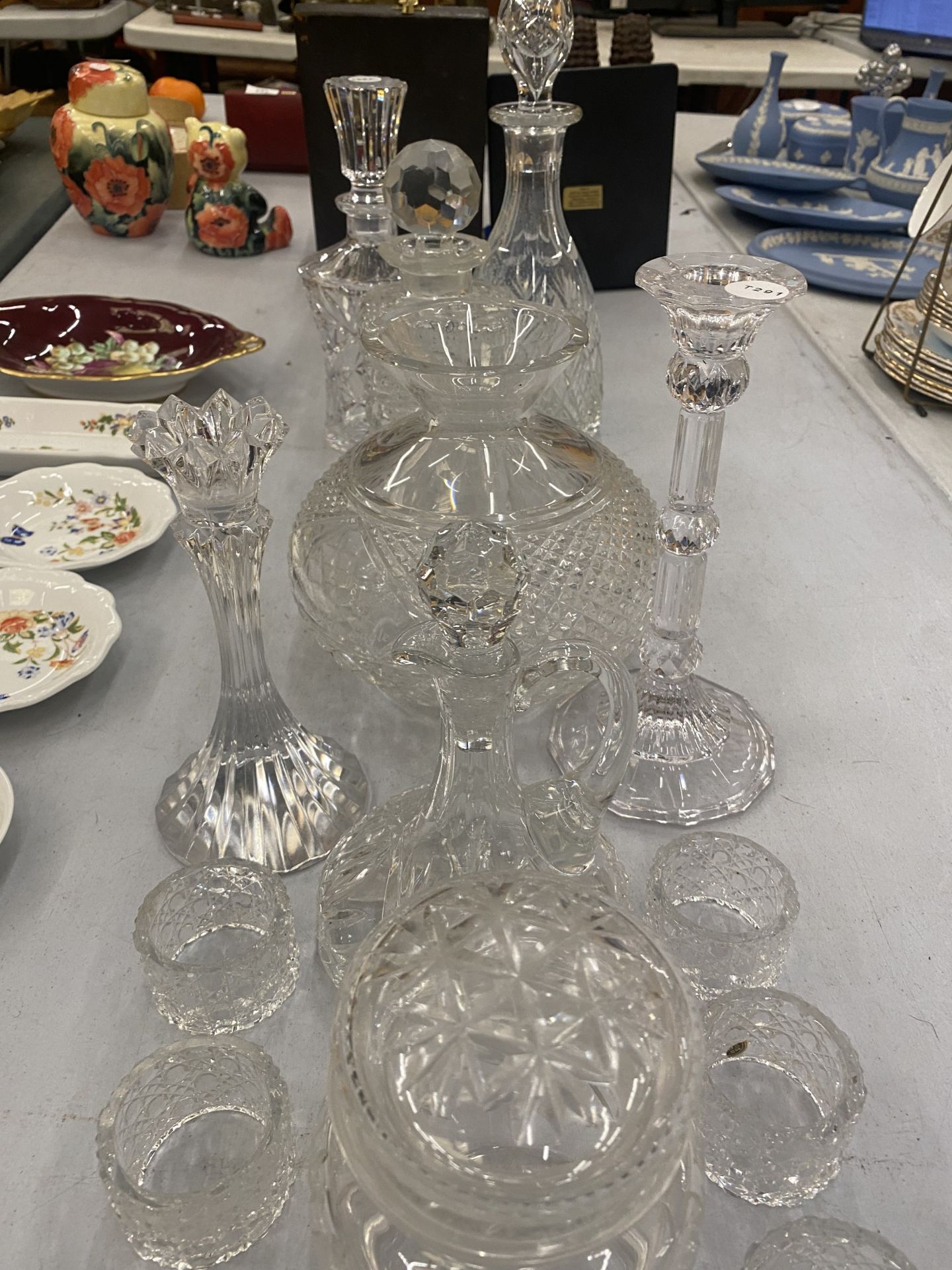 A LARGE ASSORTMENT OF CUT GLASS ITEMS TO INCLUDE DECANTERS, VASES, CANDLESTICKS ETC - Image 3 of 8