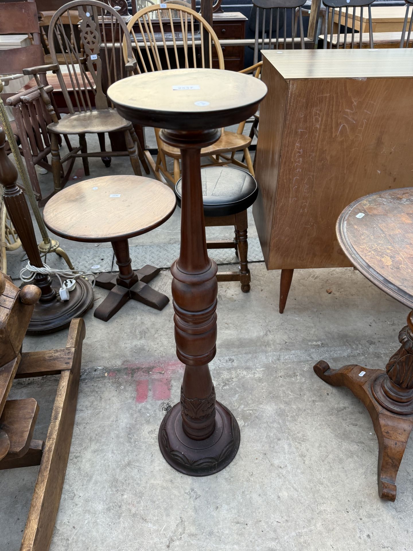A VICTORIAN STYLE JARDINIER STAND ON TURNED COLUMN