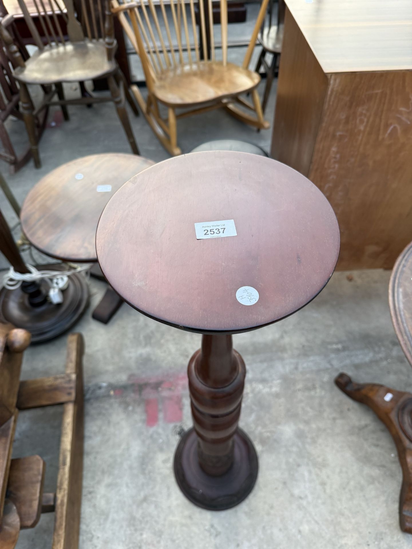 A VICTORIAN STYLE JARDINIER STAND ON TURNED COLUMN - Image 2 of 3