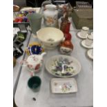 A LARGE ASSORTMENT OF CERAMIC PIECES TO INCLUDE LARGE VASES, WEDGWOOD 'CONWAY' LARGE FRUIT BOWL,