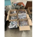 A LARGE QUANTITY OF ASSORTED BRANDED BEER GLASSES TO INCLUDE COORS, JOHN SMITHS AND CARLING ETC