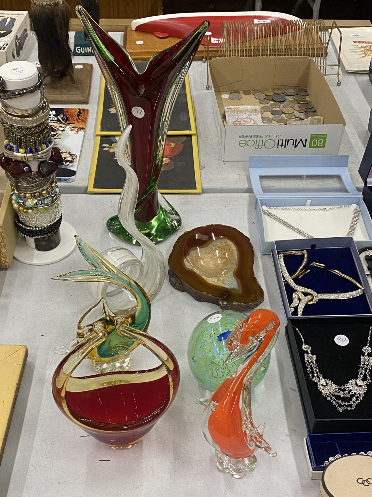 AN ASSORTMENT OF STUDIO GLASS PIECES TO INCLUDE MURANO STYLE, VASES, FIGURINES, PAPERWEIGHTS ETC