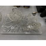 AN ASSORTMENT OF GLASS PIECES TO INCLUDE A GLASS TRAY, BON BON DISH, SCENT BOTTLE, GLASS SHOE ETC