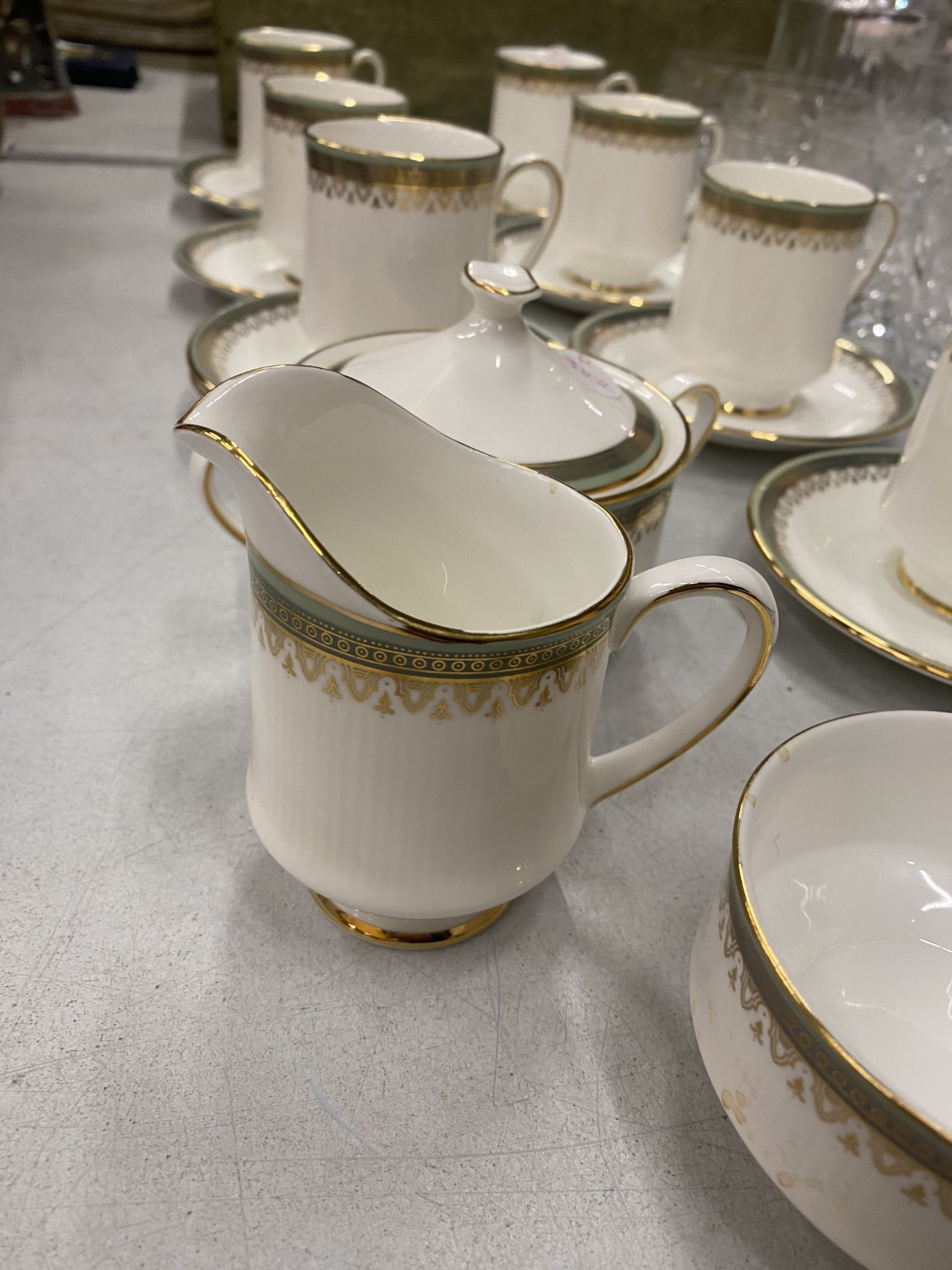 A COLLECTION OF ROYAL ALBERT PARAGON KENSINGTON COFFEE CUPS, SUGAR BOWL, MILK AND CREAM JUGS ETC - Image 3 of 5