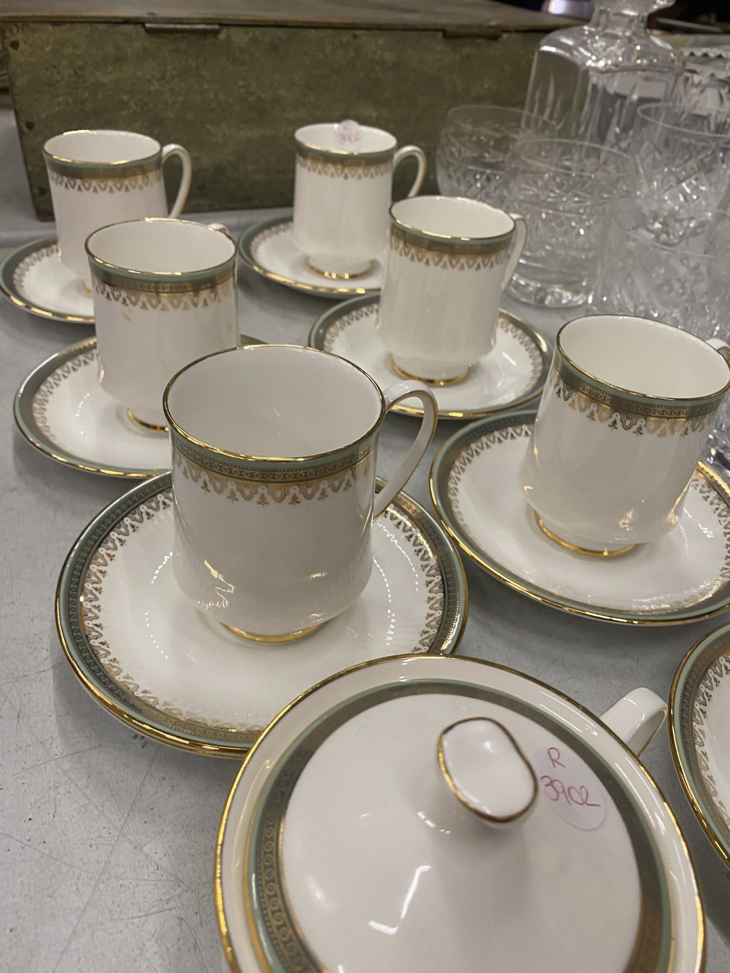 A COLLECTION OF ROYAL ALBERT PARAGON KENSINGTON COFFEE CUPS, SUGAR BOWL, MILK AND CREAM JUGS ETC - Image 4 of 5