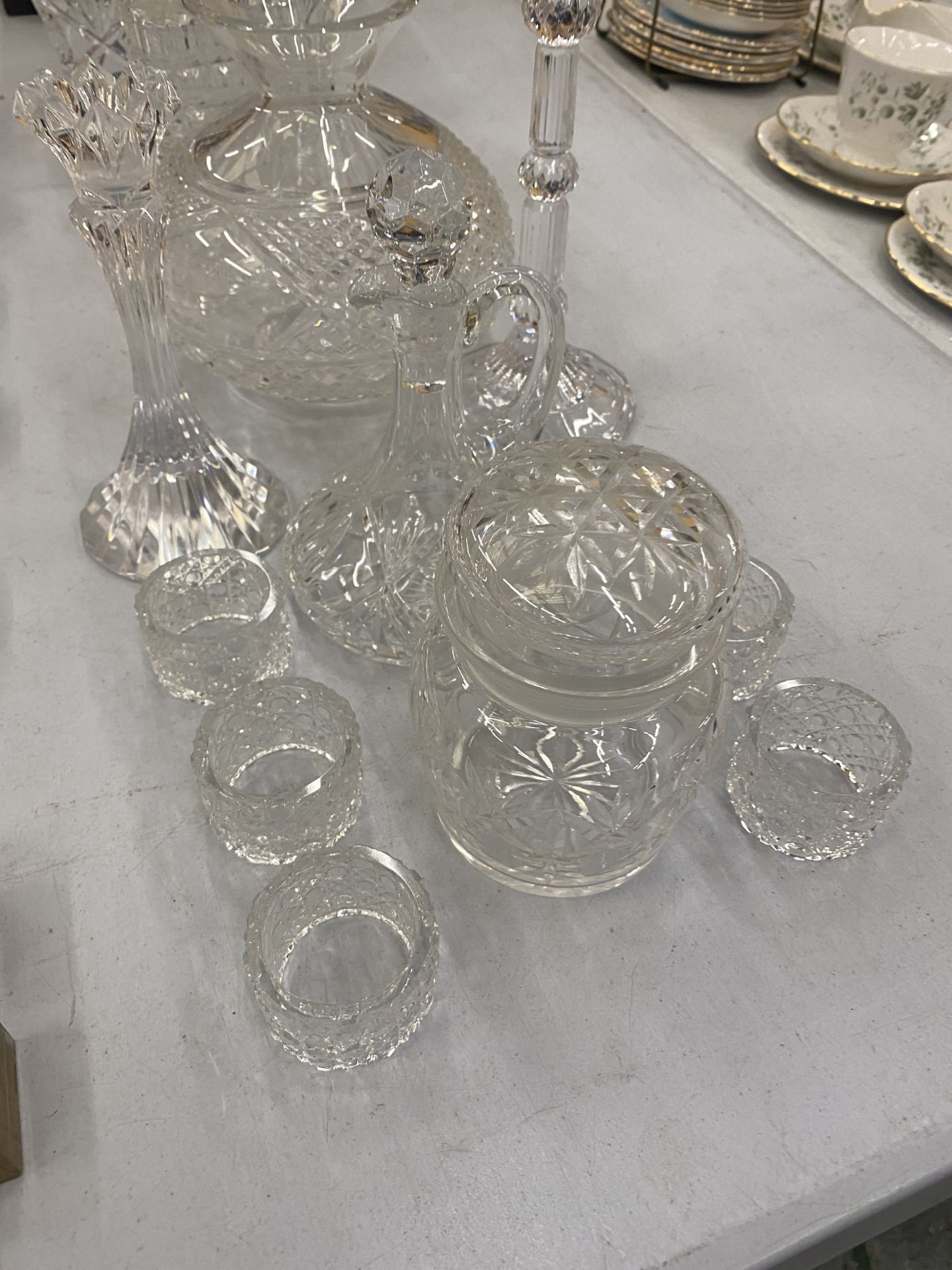 A LARGE ASSORTMENT OF CUT GLASS ITEMS TO INCLUDE DECANTERS, VASES, CANDLESTICKS ETC - Image 8 of 8