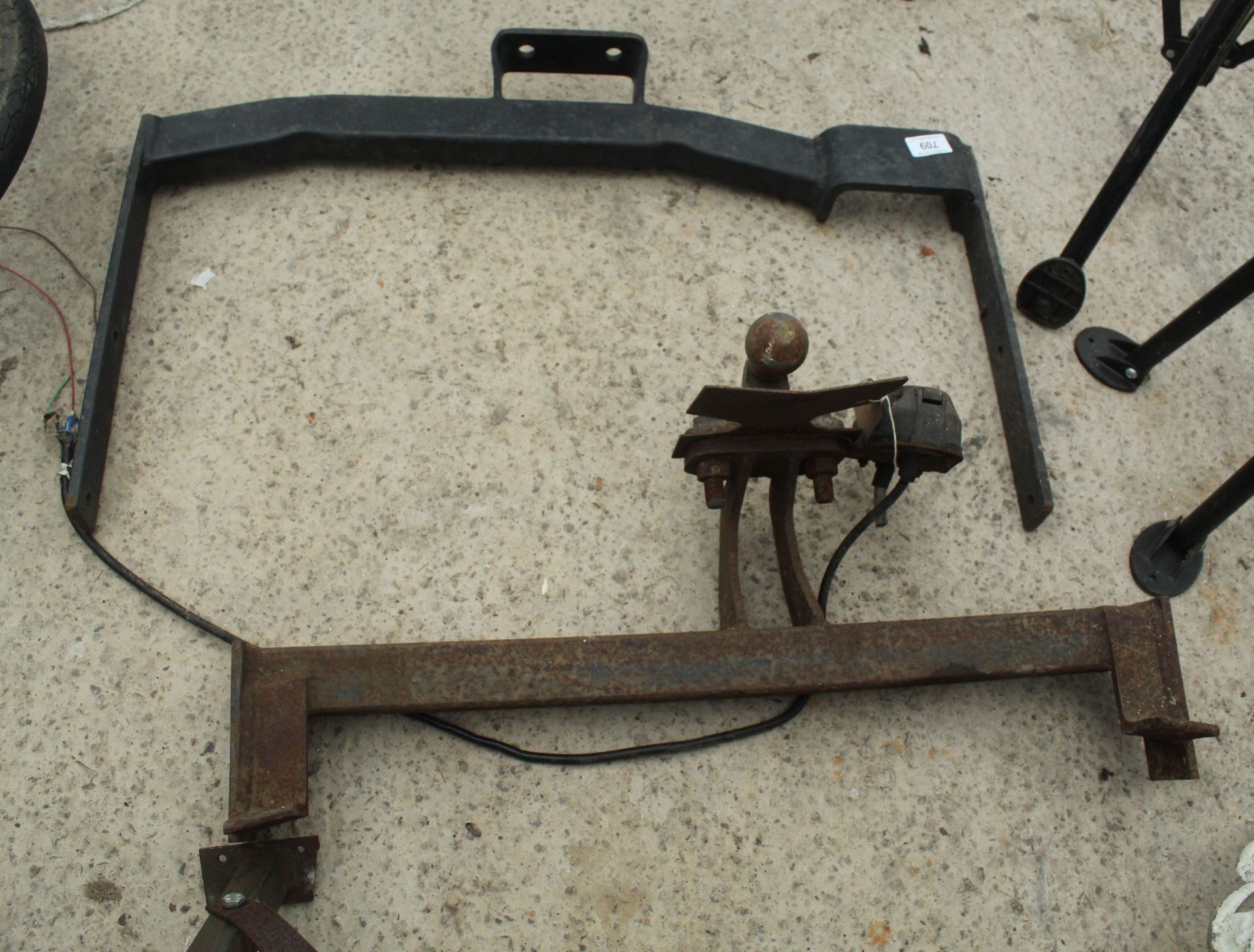 2 TOW BARS NO VAT - Image 2 of 5