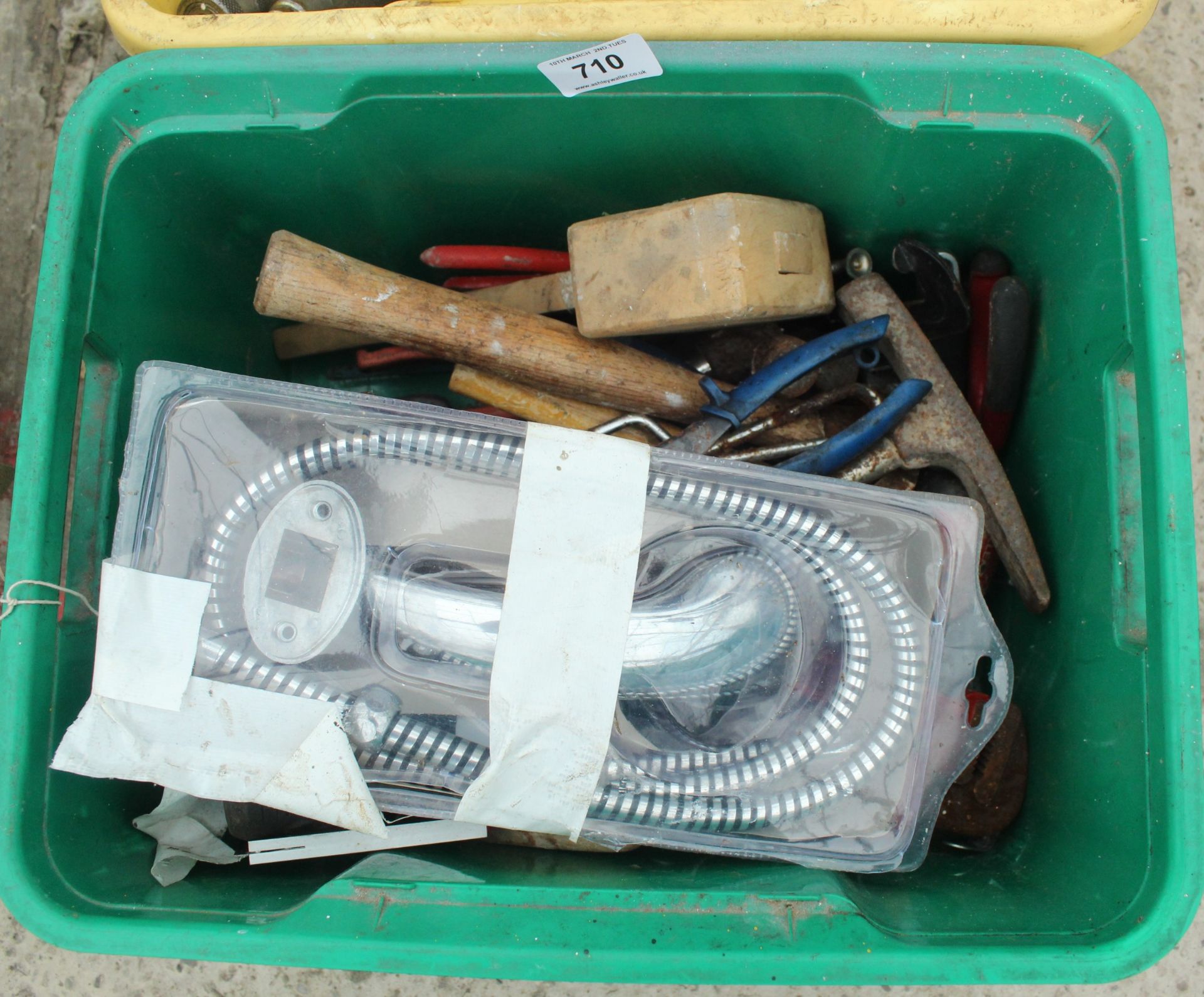2 BUCKETS OF TOOLS NO VAT - Image 5 of 9