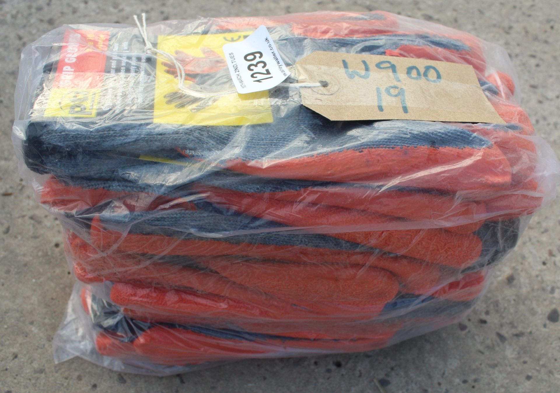 12 NEW PAIRS OF GRIP GLOVES, SIZE X L NO VAT