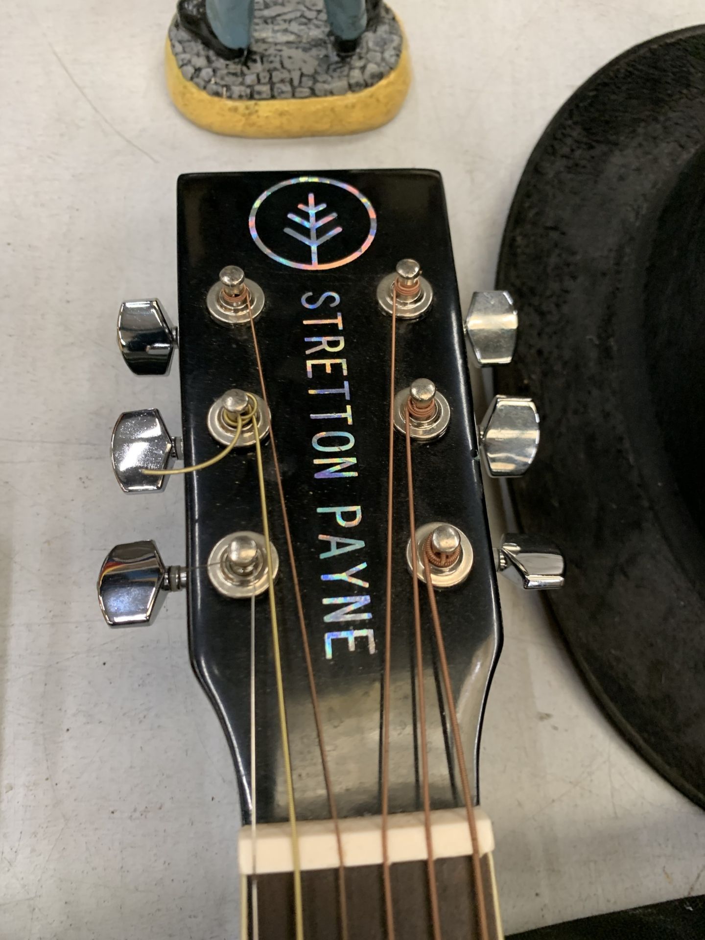 A BLACK STRETTON PAYNE ACCOUSTIC GUITAR WITH CASE - Image 3 of 3