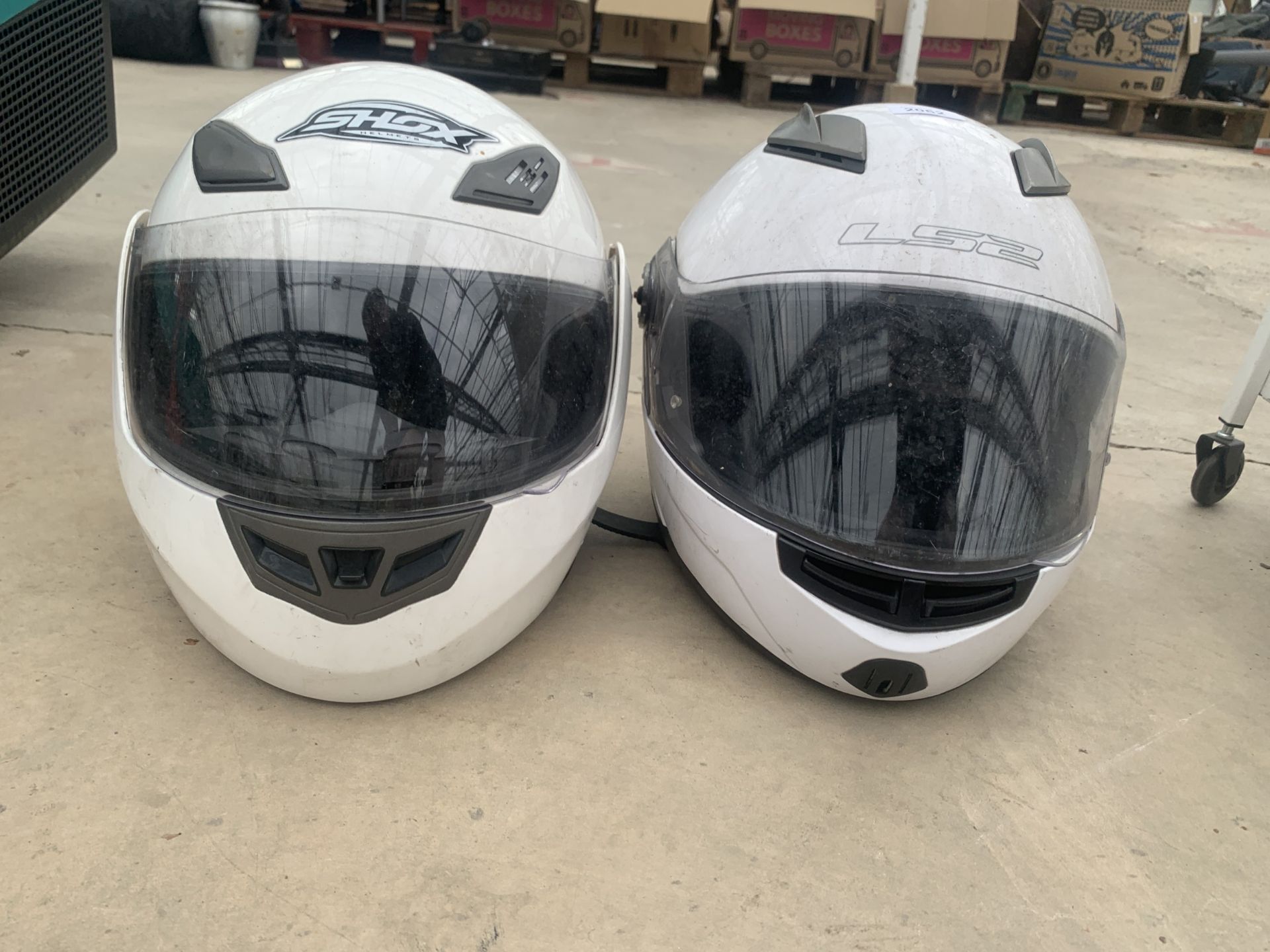 TWO MOTORBIKE HELMETS TO INCLUDE A SHOX - Image 2 of 3
