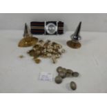 A COLLECTION OF MILITARY BUTTONS TO INCLUDE ROYAL SIGNALS, RAF, GERMAN WORLD WAR II, MILITARY BELT