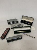 A SHEAFFER FOUNTAIN PEN WITH A 14CT GOLD NIB PLUS A QUANTITY OF OTHER FOUNTAIN AND BALLPOINT PENS