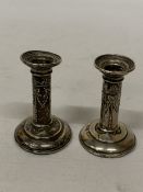 A PAIR OF HALLMARKED BIRMINGHAM SILVER EDWARDIAN MINIATURE CANDLESTICKS WITH FILLED BASES, GROSS