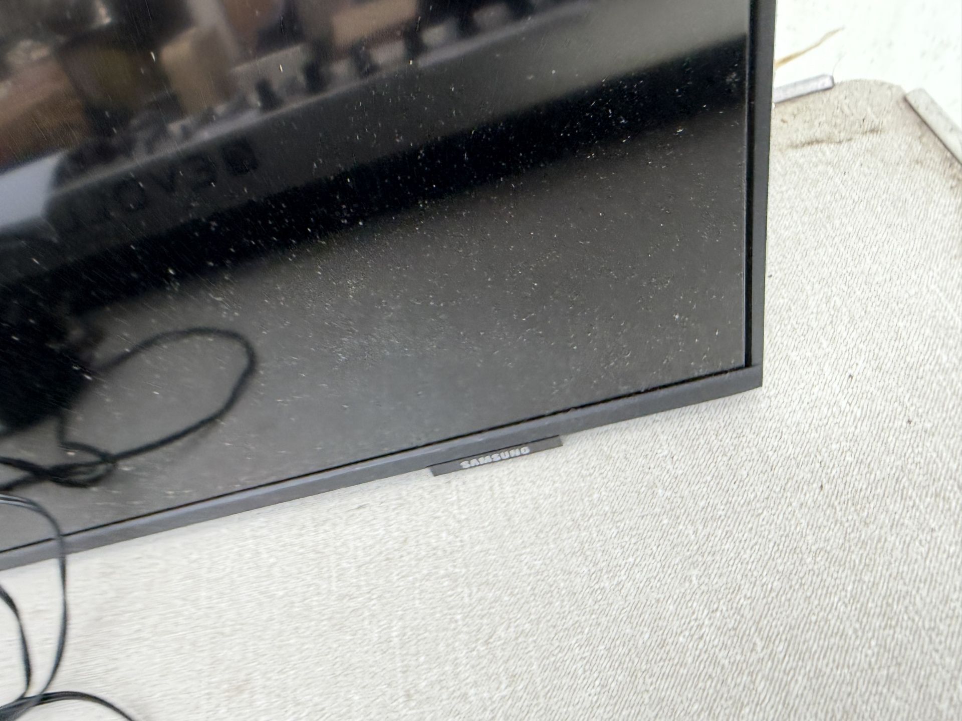 A SAMSUNG 43" TELEVISION WITH REMOTE CONTROL - Image 2 of 3