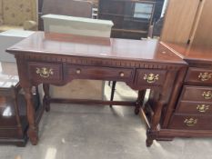 A VICTORIAN STYLE SIDE TABLE WITH THREE DRAWERS ON TURNED LEGS, 42" WIDE