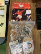 A LARGE COLLECTION OF 1970'S TOPPS FOOTBALL CARDS TOGETHER WITH A 'UNITED REVIEW' PROGRAMME FROM