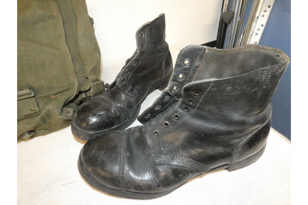 A VINTAGE MILITARY KNAPSACK, PAIR OF VINTAGE BOOTS AND A PIFCO HAIRDRYER - Image 2 of 5