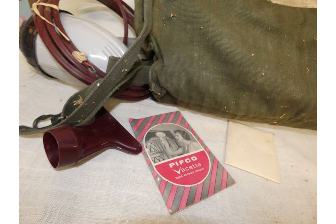 A VINTAGE MILITARY KNAPSACK, PAIR OF VINTAGE BOOTS AND A PIFCO HAIRDRYER - Image 5 of 5