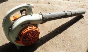 A STIHL BG56 HAND HELD BLOWER NO VAT