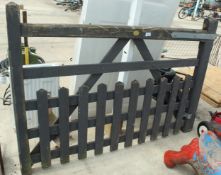 A WOODEN GATE, 6 FT X 3 FT NO VAT