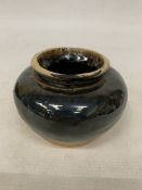 A CHINESE BLACK-GLAZED STONEWARE JAR - 9 CM (H)