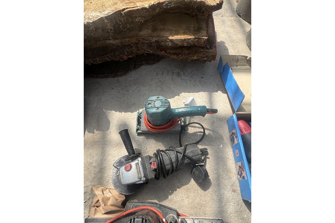 FOUR POWER TOOLS TO INCLUDE A BOSCH SANDER, AND A GRINDER ETC - Image 2 of 3