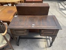 AN EARLY 20TH CENTURY OAK TWIN PEDESTAL SIDE TABLE (FORMERLY GRAMOPHONE CABINET) ON BARLEY TWIST