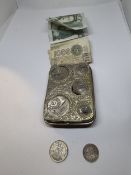 A VICTORIAN SILVER PLATED MONEY CASE WITH A 1912 THREE PENCE, A 1939 SIX PENCE, £1 NOTE AND A 1000