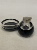 A CIRCA 1970'S CAITHNESS GLASS INK WELL WITH WHITE METAL TOP TOGETHER WITH A NIB TRAY