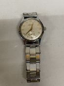 A GENTLEMAN'S ACCURIST 21 JEWELS WATCH WITH SUB SECONDS - WORKING AT TIME OF CATALOGUING, NO
