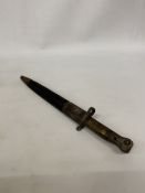 A LEE METFORD BAYONET AND SCABBARD, 30.5 CM BLADE STAMPED SANDERSON, SHEFFIELD, LENGTH 44 CM