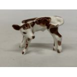AN ANITA HARRIS FIGURE OF A CALF, SIGNED IN GOLD TO THE BASE