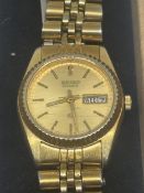A LADIES SEIKO QUARTZ WRISTWATCH WITH CIRCULAR FACE SEEN WORKING BUT NO WARRANTY