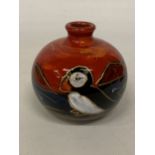 AN ANITA HARRIS PUFFIN VASE, SIGNED IN GOLD TO THE BASE