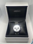 A SEIKO PROSPEX SOLAR CHRONOGRAPH WRISTWATCH WITH PANDA WHOTE DIAL AND STAINLESS STEEL STRAP IN A