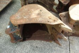 A CAT 18" EXCAVATOR BUCKET NO VAT