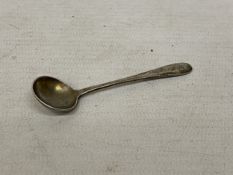 A HALLMARKED CHESTER SILVER MUSTARD SPOON