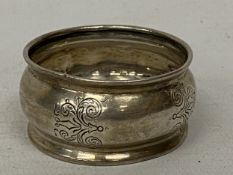 A SILVER NAPKIN RING, WEIGHT 11.64g