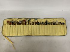 A COLLECTION OF APPROX 46 WOODEN LACE MAKING BOBBINS WITH CHARMS AND SPANGLES