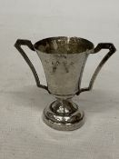 A SILVER TROPHY, WEIGHT 26.94g
