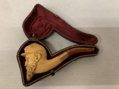 AN ANTIQUE CASED MEERSCHAUM PIPE, CARVED AS A MAN'S HEAD WEARING A FRENCH MILITARY CAP, WITH 14CT